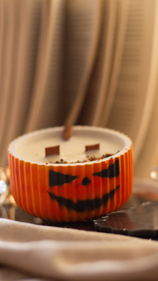 Vela Aromática de Soja - Canela & Naranja en Cuenco de halloween